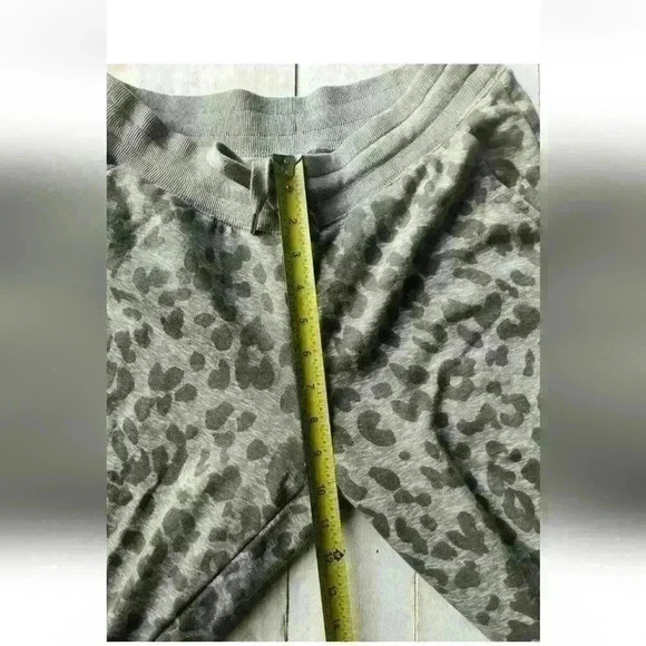 Old Navy Leopard Print Gray Mid Rise Street Jogger Drawstring Sweats Size XS - Picture 6 of 7
